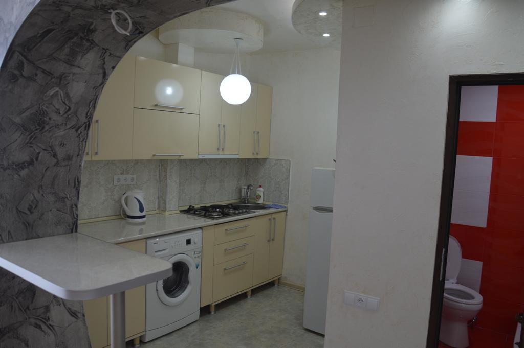 Irakli'S Apartment With Sea View Batoumi Chambre photo