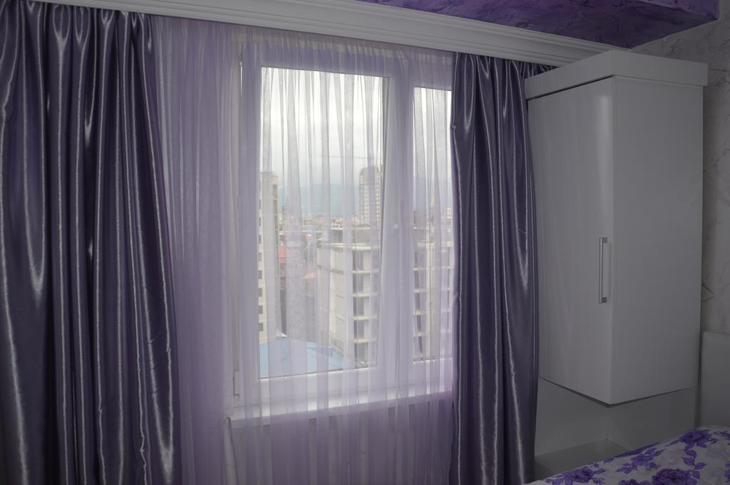 Irakli'S Apartment With Sea View Batoumi Chambre photo
