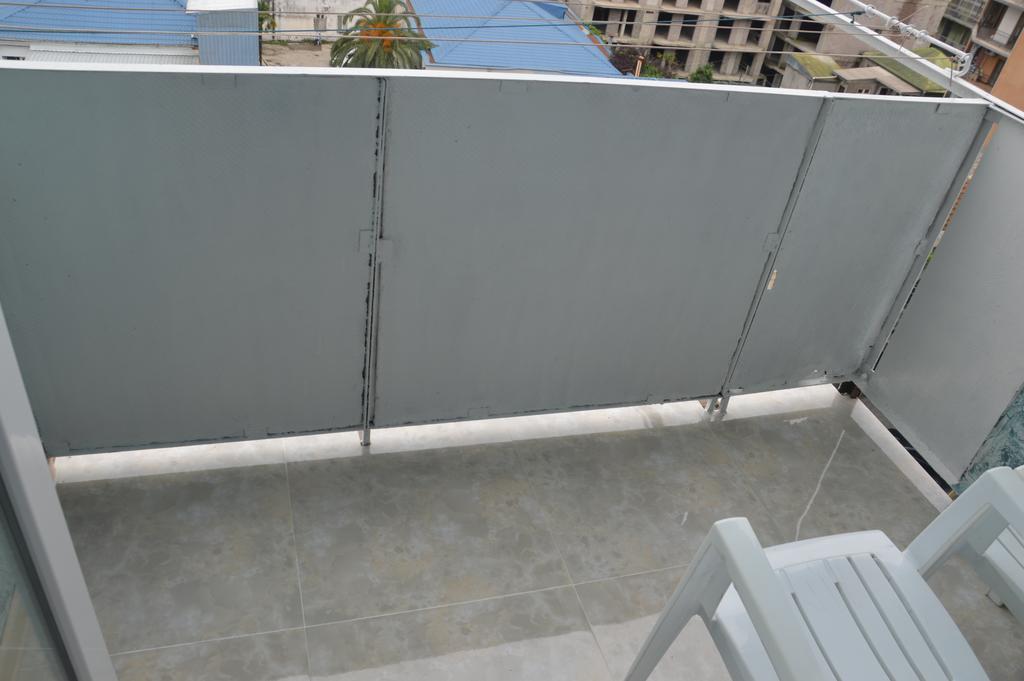 Irakli'S Apartment With Sea View Batoumi Chambre photo