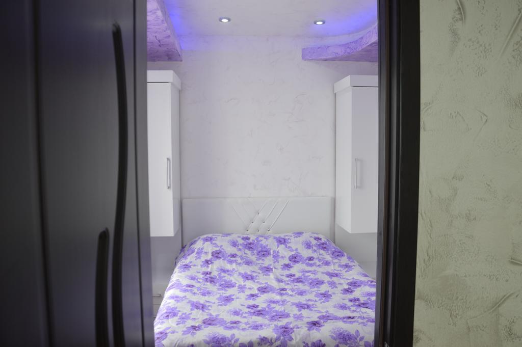 Irakli'S Apartment With Sea View Batoumi Chambre photo